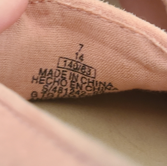 Old Navy peach suede classic loafers for toddler girl, size 7 - Picture 7 of 7